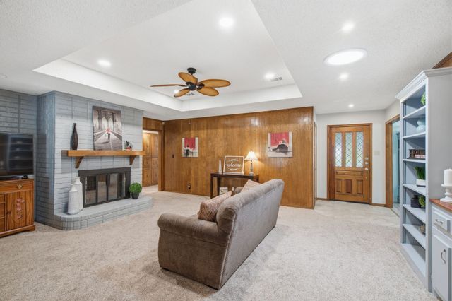 521 W Louella Drive, Hurst, TX 76054