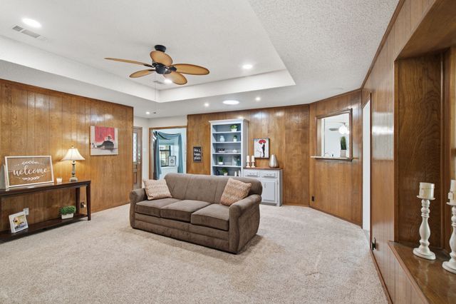 521 W Louella Drive, Hurst, TX 76054