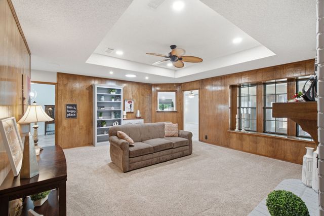 521 W Louella Drive, Hurst, TX 76054