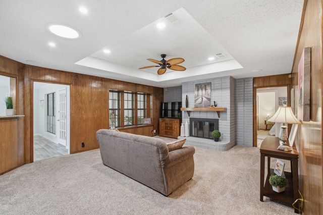 521 W Louella Drive, Hurst, TX 76054