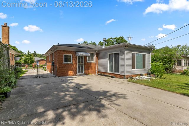 14370 Alexander Street, Livonia, MI 48154
