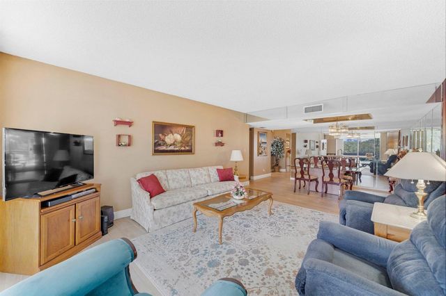 6698 10th Avenue N 327, Lake Worth, FL 33467
