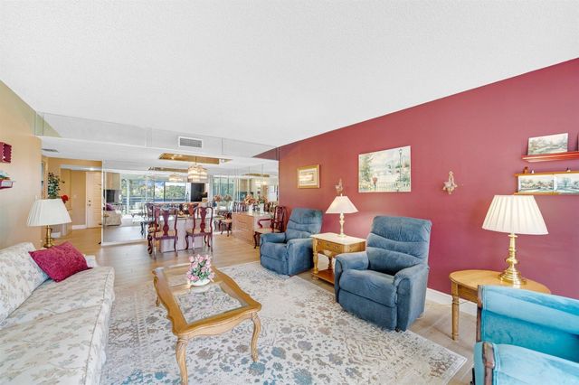 6698 10th Avenue N 327, Lake Worth, FL 33467