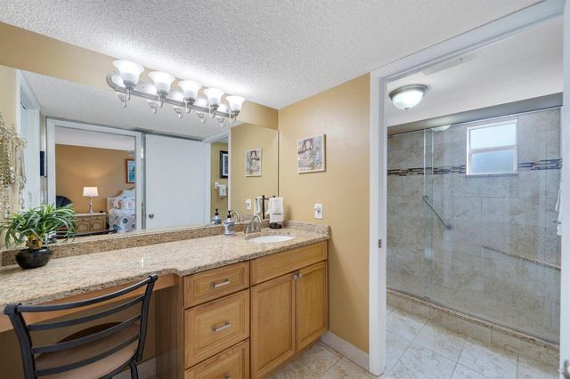 6698 10th Avenue N 327, Lake Worth, FL 33467