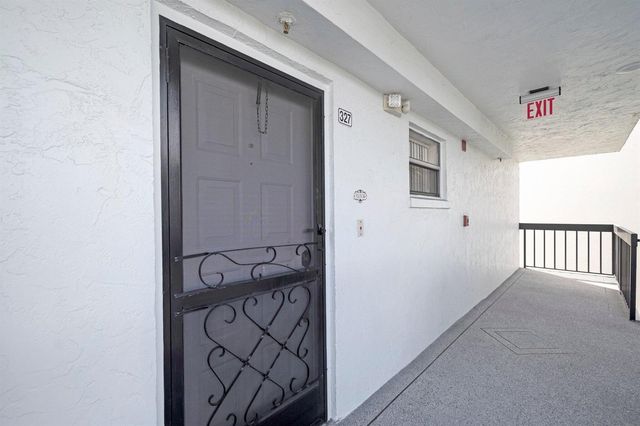 6698 10th Avenue N 327, Lake Worth, FL 33467