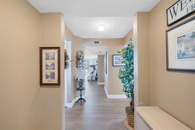 6698 10th Avenue N 327, Lake Worth, FL 33467