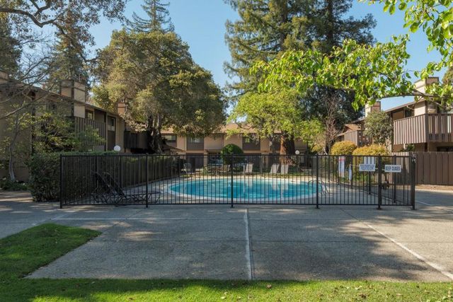 610 Gilbert Avenue 25, Menlo Park, CA 94025
