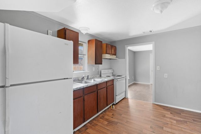 305 W Waco Street, Ennis, TX 75119