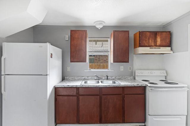 305 W Waco Street, Ennis, TX 75119