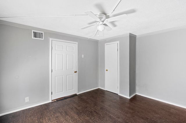 305 W Waco Street, Ennis, TX 75119