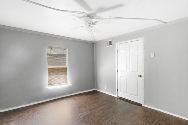 305 W Waco Street, Ennis, TX 75119