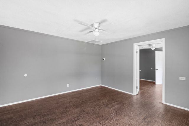 305 W Waco Street, Ennis, TX 75119