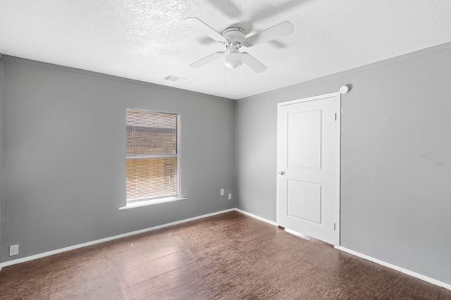 305 W Waco Street, Ennis, TX 75119