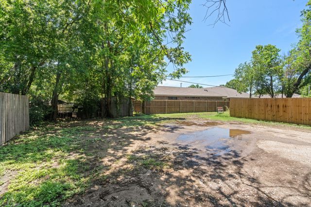 305 W Waco Street, Ennis, TX 75119