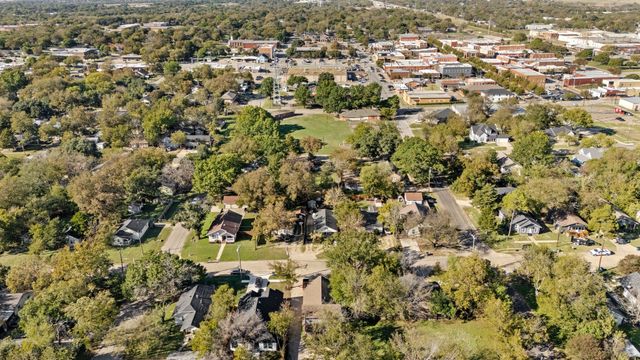 305 W Waco Street, Ennis, TX 75119