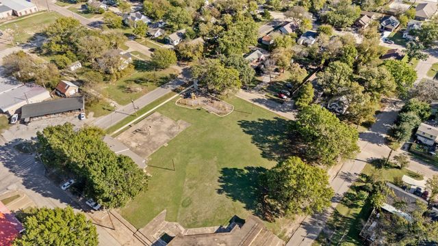305 W Waco Street, Ennis, TX 75119