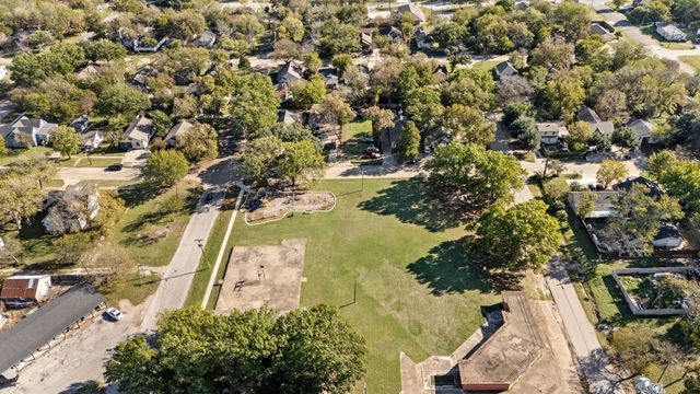 305 W Waco Street, Ennis, TX 75119
