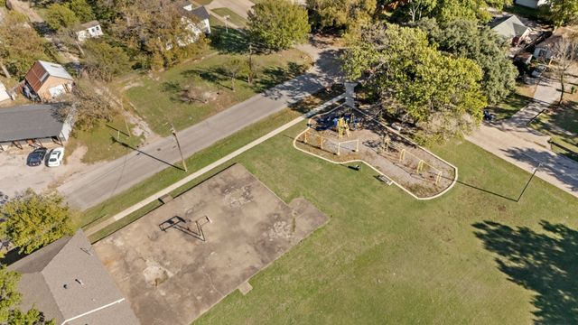 305 W Waco Street, Ennis, TX 75119