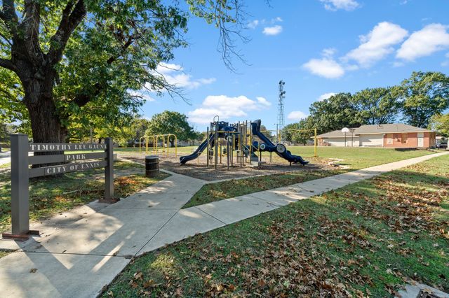 305 W Waco Street, Ennis, TX 75119