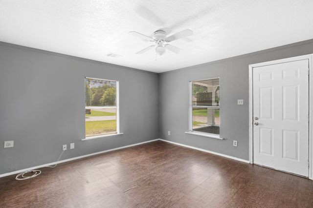305 W Waco Street, Ennis, TX 75119