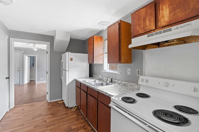 305 W Waco Street, Ennis, TX 75119