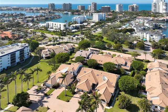 4062 Crayton RD # F5, Naples, FL 34103