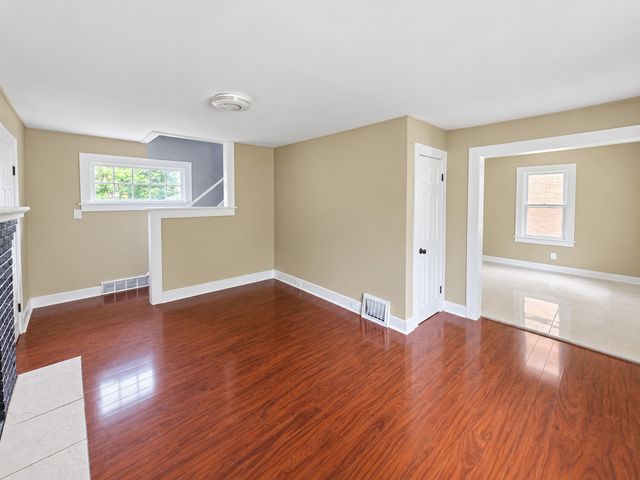 1322 Garrison Avenue, Rockford, IL 61103