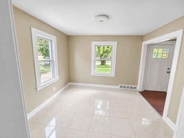 1322 Garrison Avenue, Rockford, IL 61103
