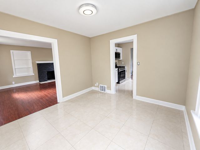 1322 Garrison Avenue, Rockford, IL 61103
