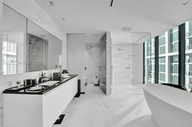 1000 Biscayne Blvd 3902, Miami, FL 33132