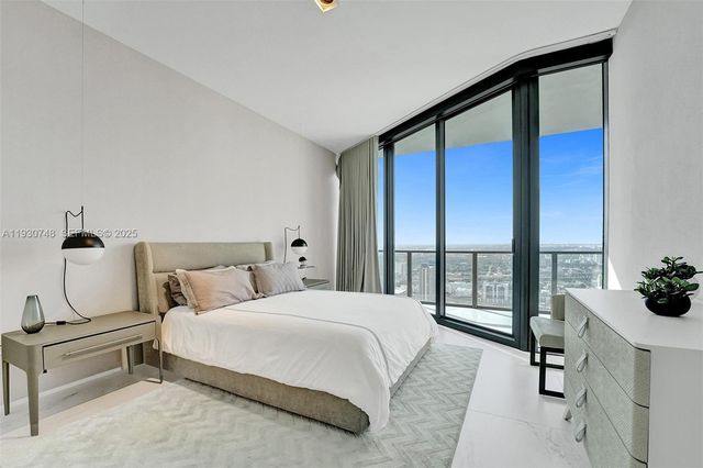 1000 Biscayne Blvd 3902, Miami, FL 33132