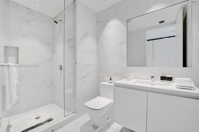 1000 Biscayne Blvd 3902, Miami, FL 33132