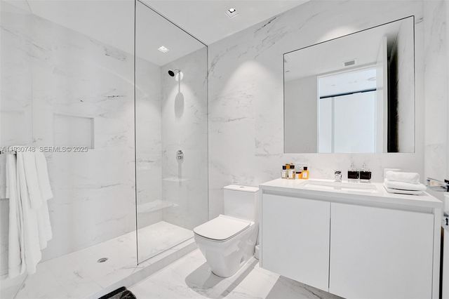 1000 Biscayne Blvd 3902, Miami, FL 33132