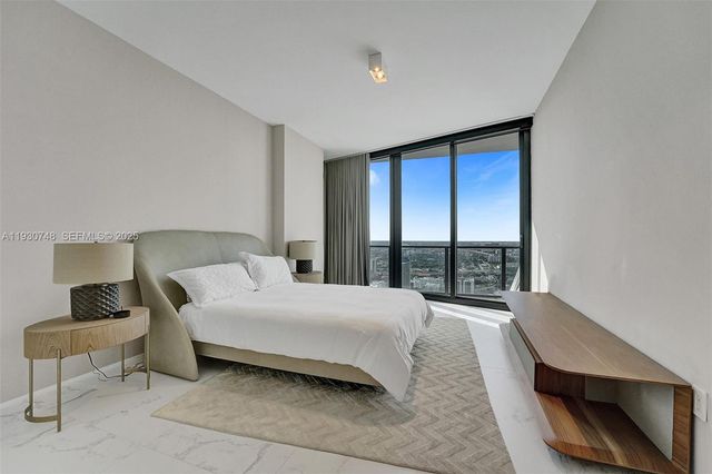 1000 Biscayne Blvd 3902, Miami, FL 33132