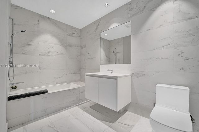 1000 Biscayne Blvd 3902, Miami, FL 33132