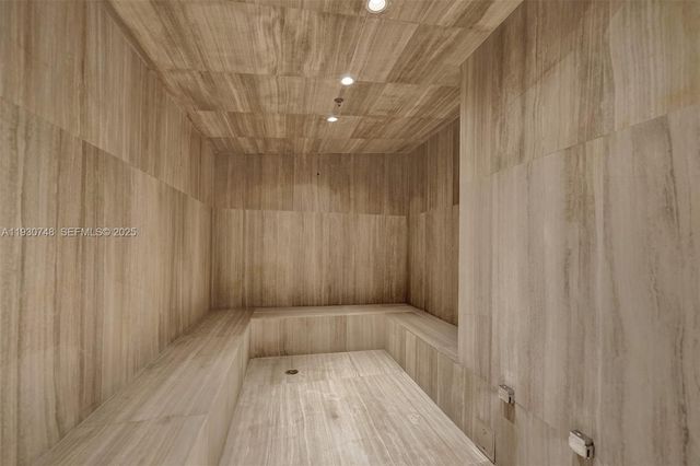 1000 Biscayne Blvd 3902, Miami, FL 33132