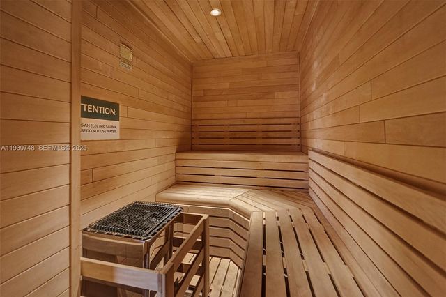 1000 Biscayne Blvd 3902, Miami, FL 33132