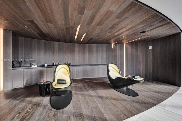 1000 Biscayne Blvd 3902, Miami, FL 33132