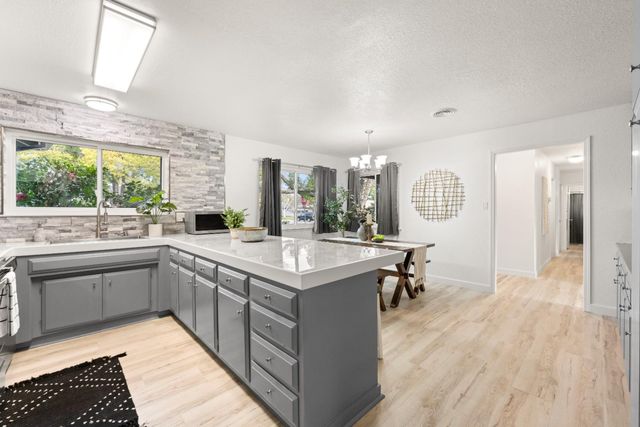 9012 Plaza Park Dr, Elk Grove, CA 95624