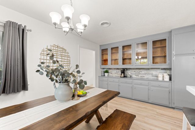 9012 Plaza Park Dr, Elk Grove, CA 95624