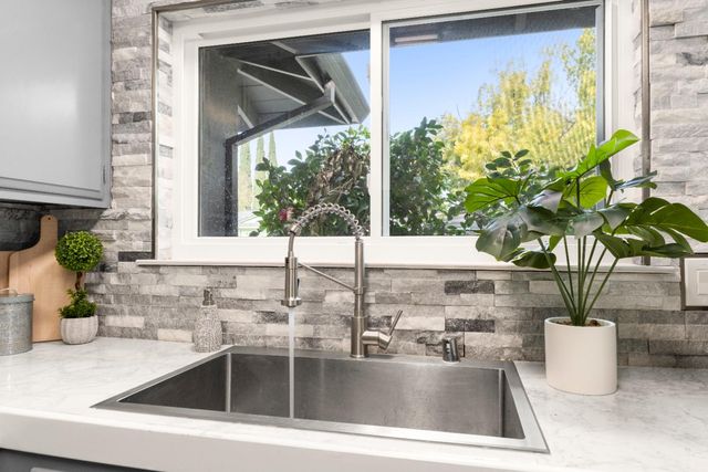 9012 Plaza Park Dr, Elk Grove, CA 95624