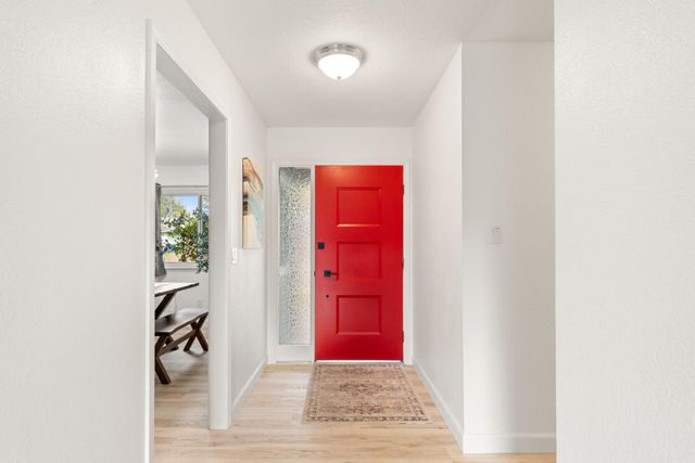 9012 Plaza Park Dr, Elk Grove, CA 95624