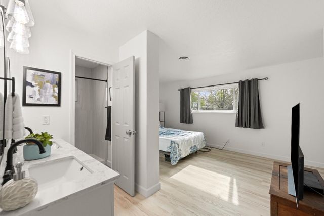 9012 Plaza Park Dr, Elk Grove, CA 95624