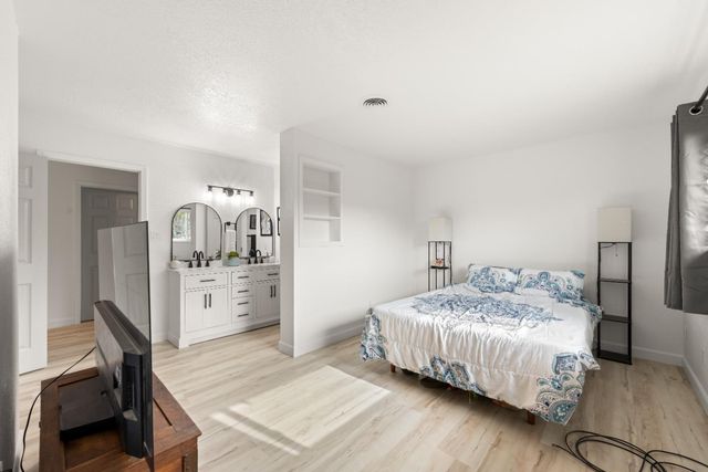 9012 Plaza Park Dr, Elk Grove, CA 95624