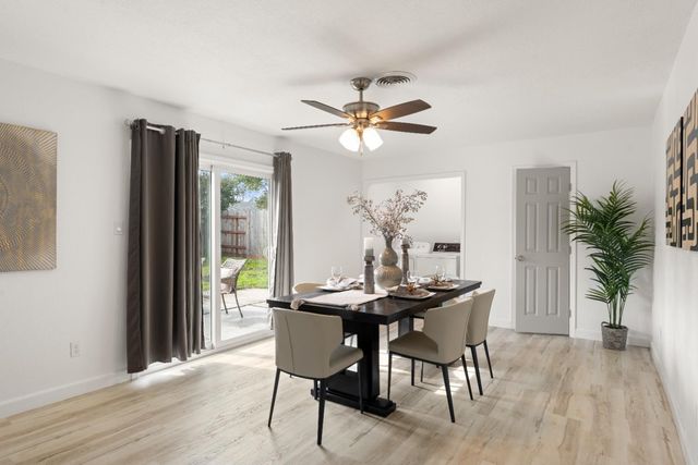 9012 Plaza Park Dr, Elk Grove, CA 95624