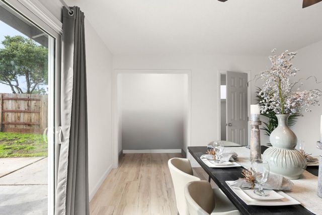 9012 Plaza Park Dr, Elk Grove, CA 95624