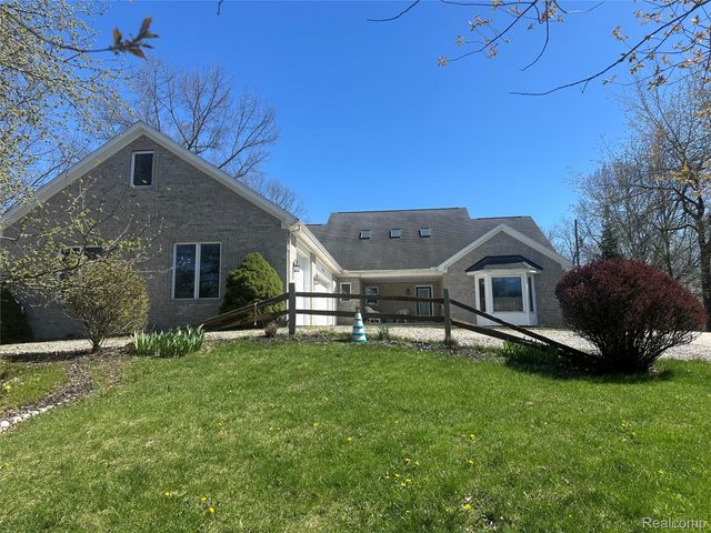 3630 S Shimmons Circle, Auburn Hills, MI 48326