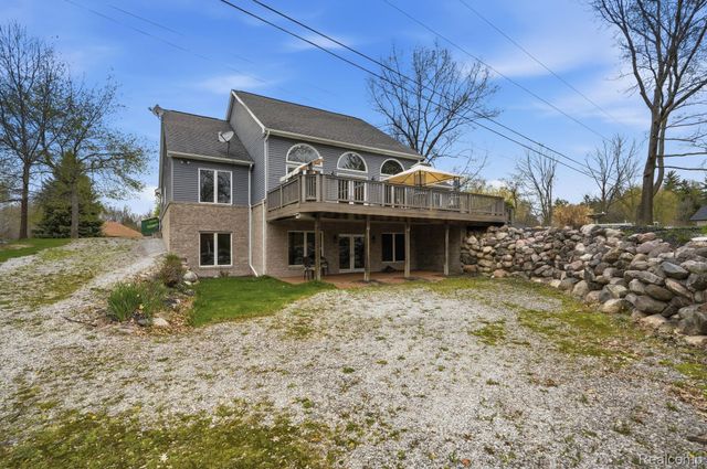 3630 S Shimmons Circle, Auburn Hills, MI 48326