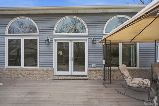 3630 S Shimmons Circle, Auburn Hills, MI 48326
