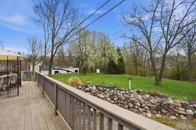 3630 S Shimmons Circle, Auburn Hills, MI 48326